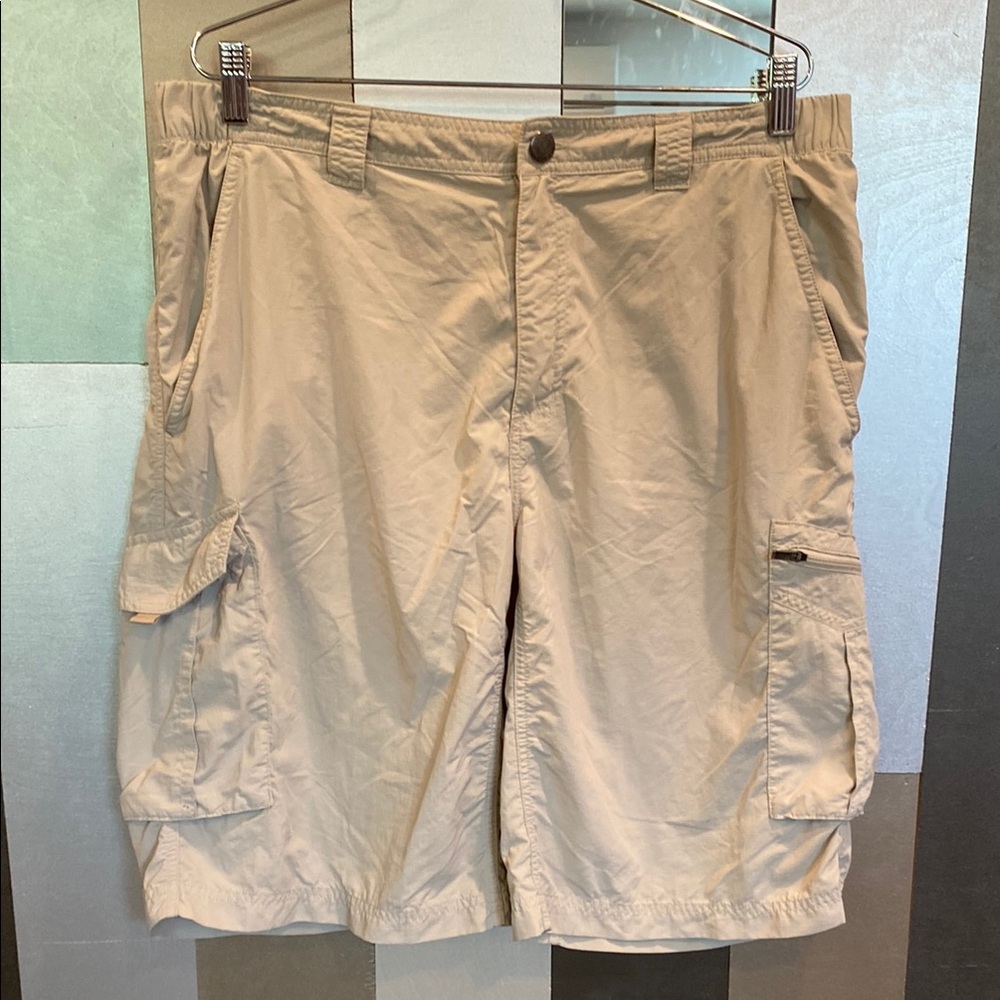 Columbia Men's Tan Cargo Shorts, Size 36 - Picture 1 of 4